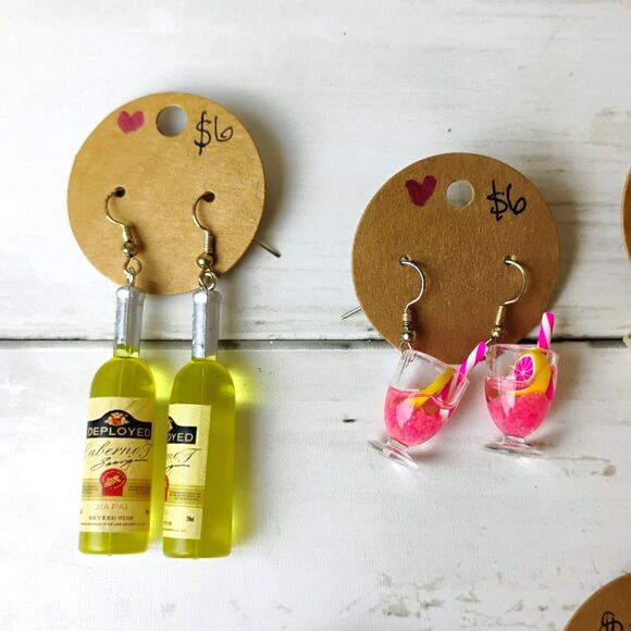 11 NEW Novelty Earring Lot/Bundle Resellers Panda, Dogs, PBJelly, Wine, Drinks - Picture 5 of 6